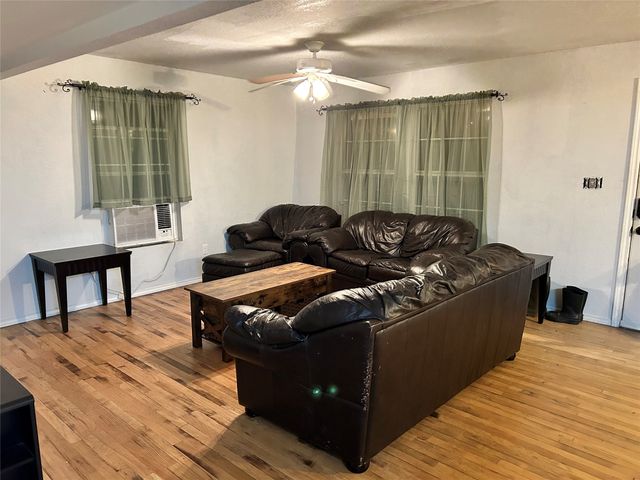 647 County Road 3657, Springtown, TX 76082