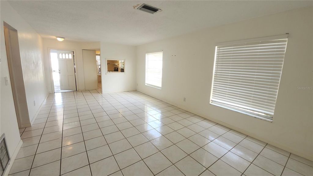 Image 5 of property listing at 4007 78TH STREET W, Bradenton, FL 34209