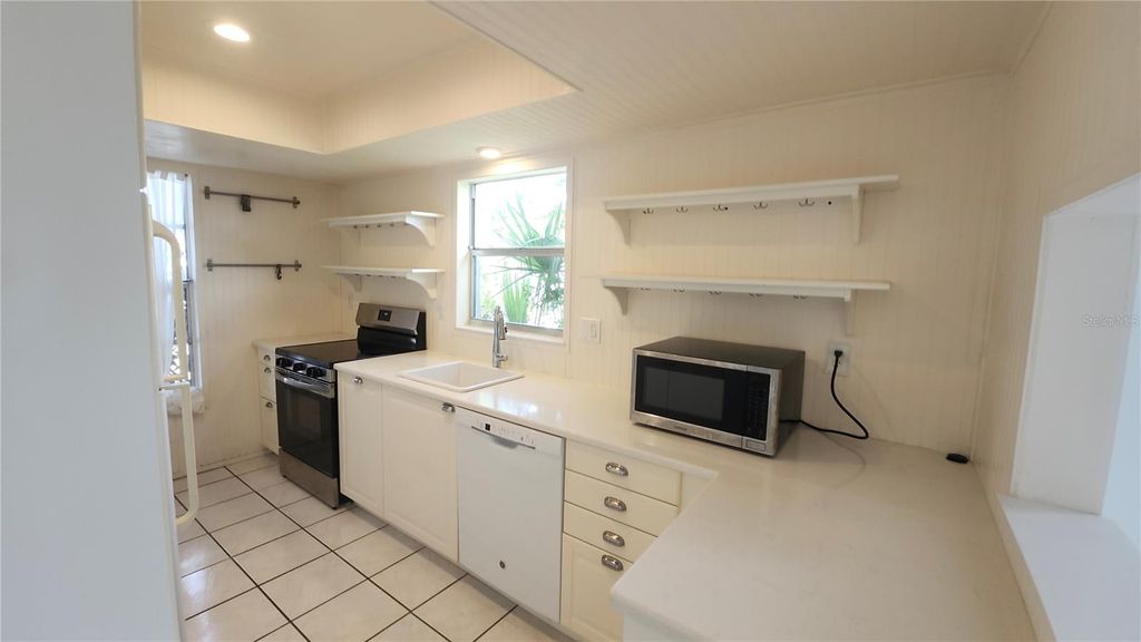 Image 6 of property listing at 4007 78TH STREET W, Bradenton, FL 34209