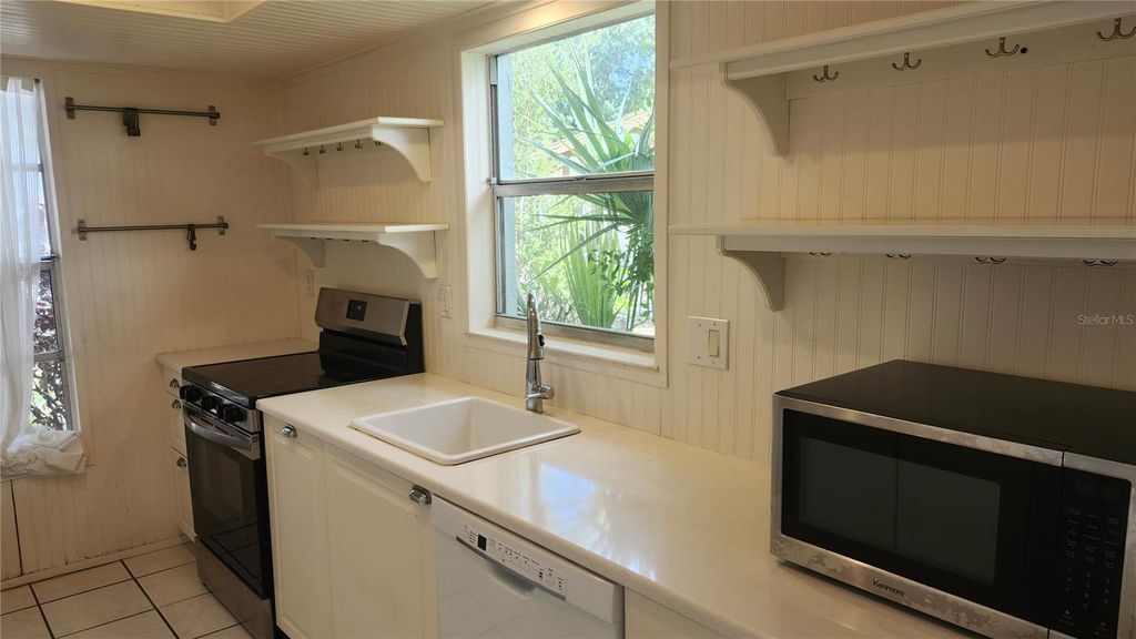 Image 7 of property listing at 4007 78TH STREET W, Bradenton, FL 34209