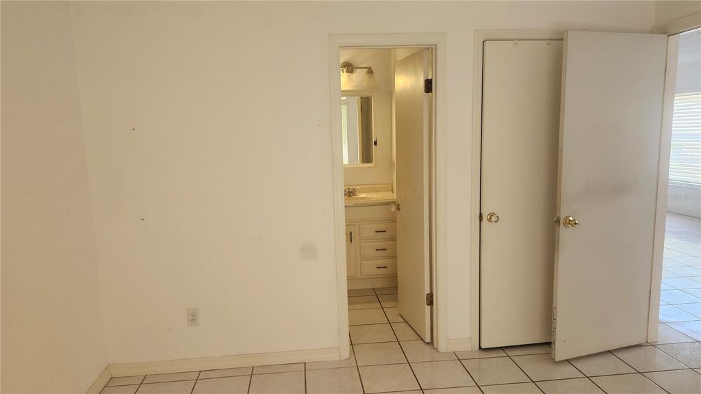 Image 10 of property listing at 4007 78TH STREET W, Bradenton, FL 34209