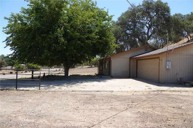 7950 Blue Moon Road, Paso Robles, CA 93446