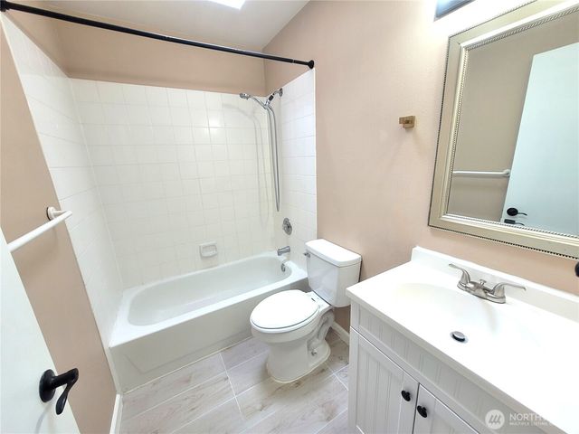 37434 18th Ave S, Federal Way, WA 98003