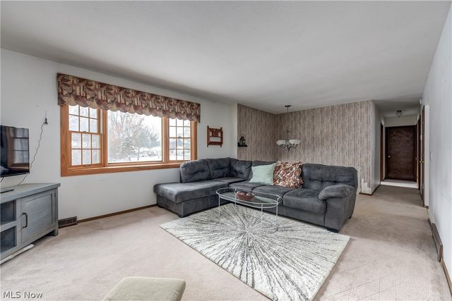 3811 Bramblewood Drive, Brunswick, OH 44212