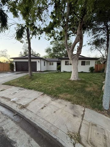2214 Fordham Avenue, Clovis, CA 93611