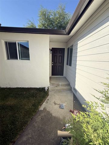 2214 Fordham Avenue, Clovis, CA 93611