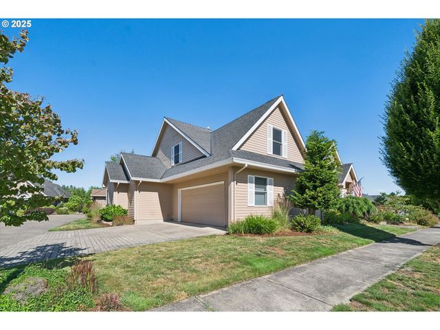 2787 HAZELNUT Dr, Woodburn, OR 97071