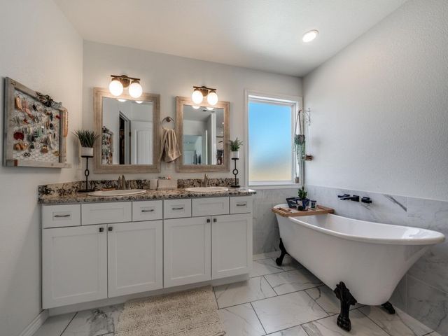 114 Ryleas CT, San Marcos, TX 78666