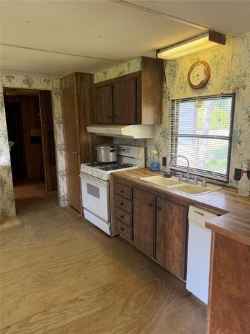 110 Concho Trail, La Grange, TX 78945