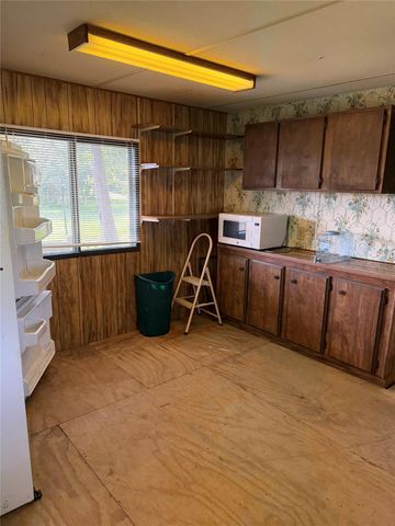 110 Concho Trail, La Grange, TX 78945