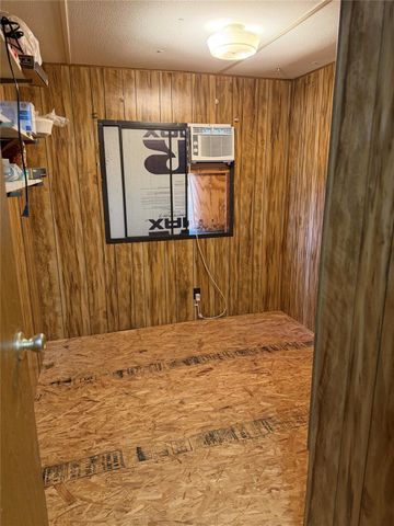 110 Concho Trail, La Grange, TX 78945