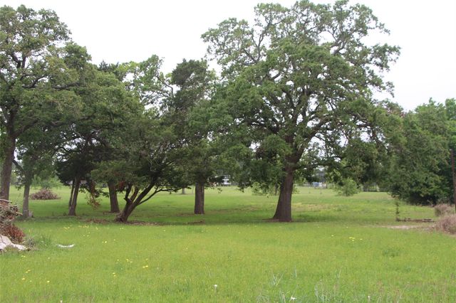 110 Concho Trail, La Grange, TX 78945