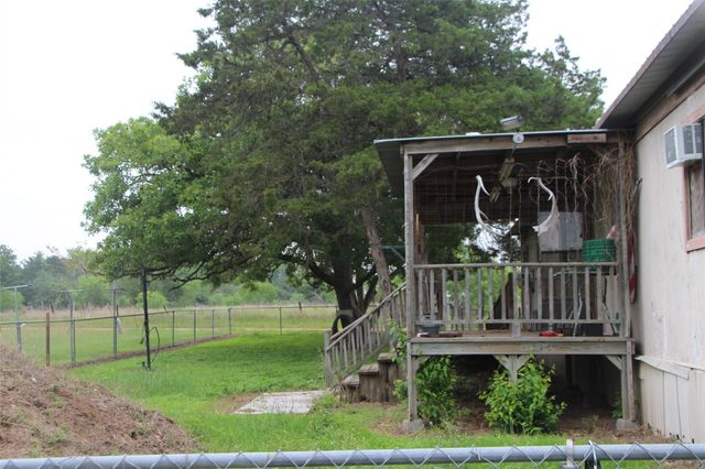 110 Concho Trail, La Grange, TX 78945