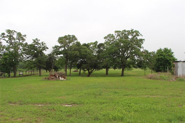 110 Concho Trail, La Grange, TX 78945