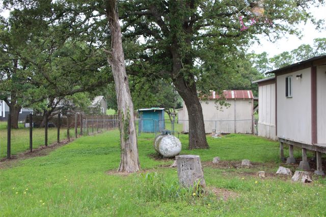 110 Concho Trail, La Grange, TX 78945