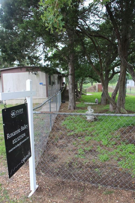 110 Concho Trail, La Grange, TX 78945