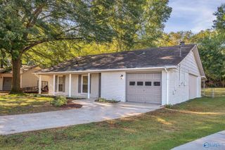 1114 Club View Drive NW, Huntsville, AL 35816