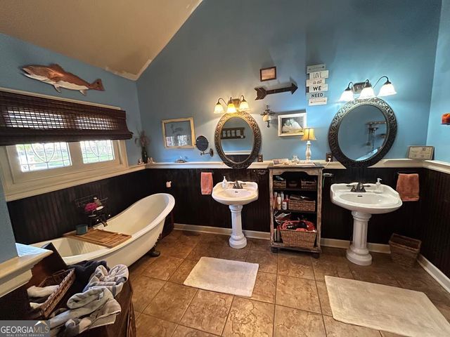 30 Round Lake Road, Griffin, GA 30224