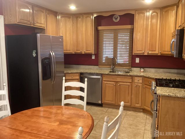 41 Faith Lane, Matawan, NJ 07747