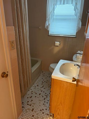 3829 N 65th Avenue, Omaha, NE 68104