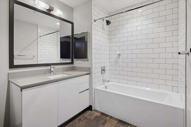 171 N Aberdeen Street 611, Chicago, IL 60607