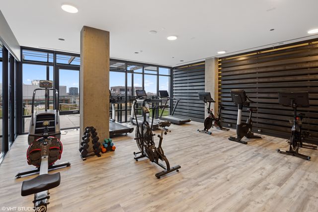 171 N Aberdeen Street 611, Chicago, IL 60607