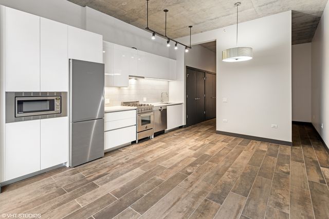 171 N Aberdeen Street 611, Chicago, IL 60607