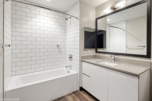 171 N Aberdeen Street 611, Chicago, IL 60607