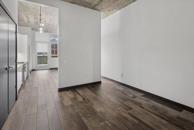 171 N Aberdeen Street 611, Chicago, IL 60607