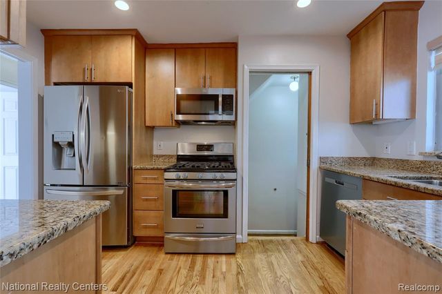 13369 Winchester Avenue, Huntington Woods, MI 48070