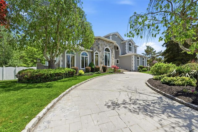 12 Phillips Lane, Lake Grove, NY 11755