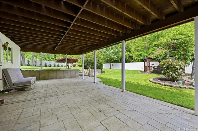 12 Phillips Lane, Lake Grove, NY 11755