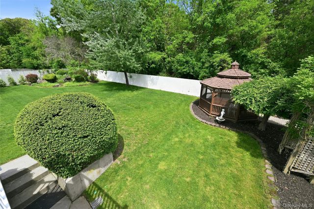 12 Phillips Lane, Lake Grove, NY 11755