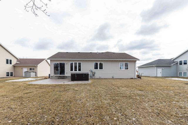 1903 33rd Street S, Moorhead, MN 56560