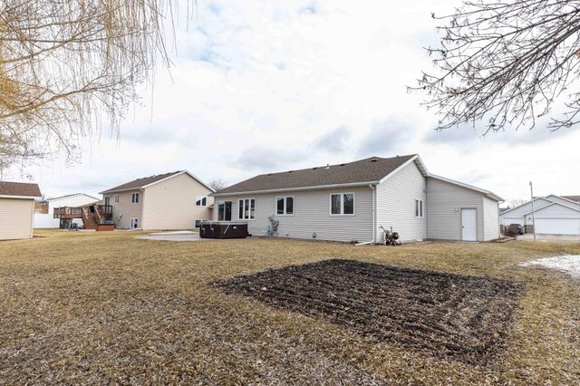 1903 33rd Street S, Moorhead, MN 56560