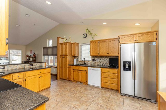 1903 33rd Street S, Moorhead, MN 56560