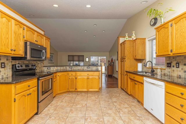 1903 33rd Street S, Moorhead, MN 56560