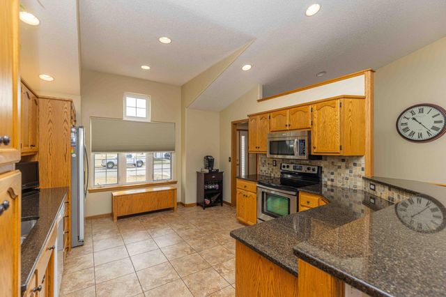 1903 33rd Street S, Moorhead, MN 56560