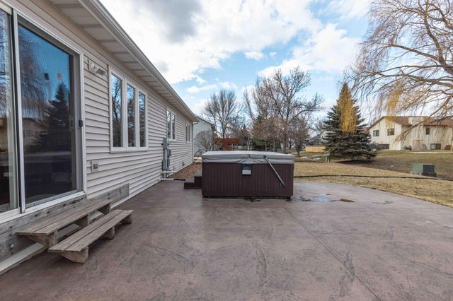 1903 33rd Street S, Moorhead, MN 56560