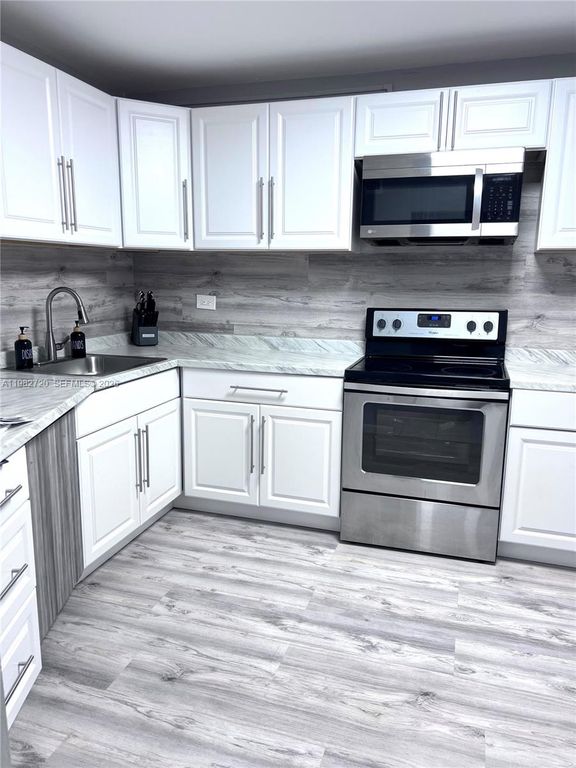 1670 NE 191st St 403-3, Miami, FL 33179