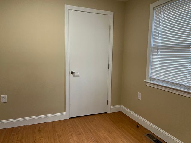 4 Glenmere St, Lowell, MA 01852