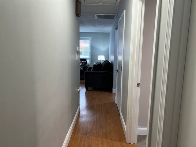 4 Glenmere St, Lowell, MA 01852