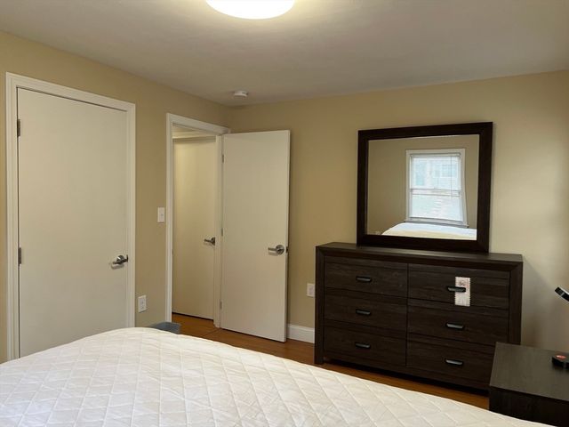 4 Glenmere St, Lowell, MA 01852