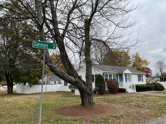 4 Glenmere St, Lowell, MA 01852