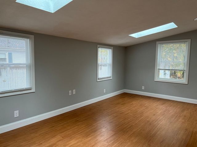 4 Glenmere St, Lowell, MA 01852