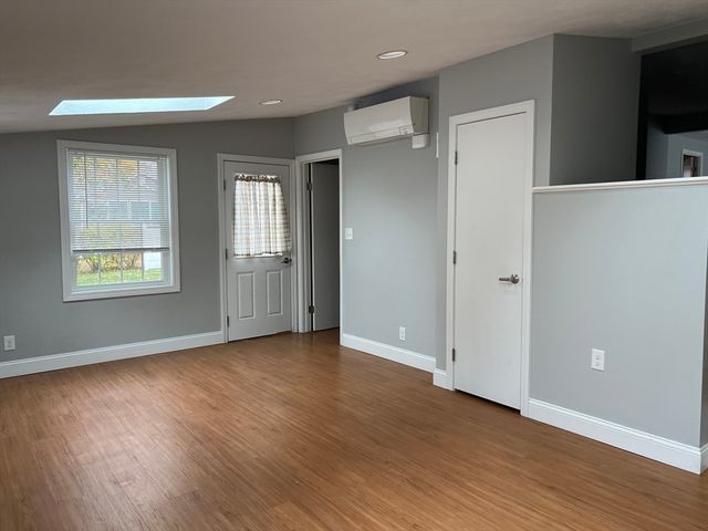 4 Glenmere St, Lowell, MA 01852