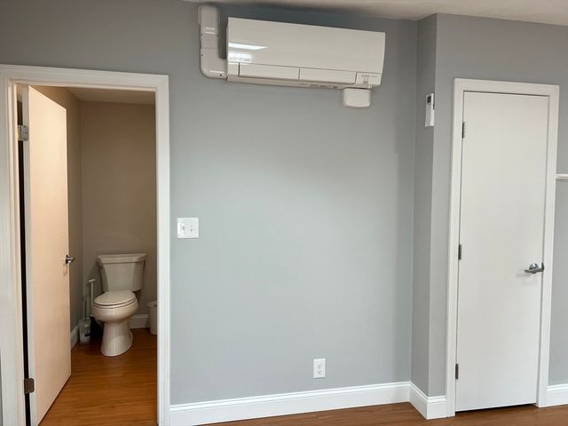 4 Glenmere St, Lowell, MA 01852