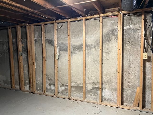 4 Glenmere St, Lowell, MA 01852