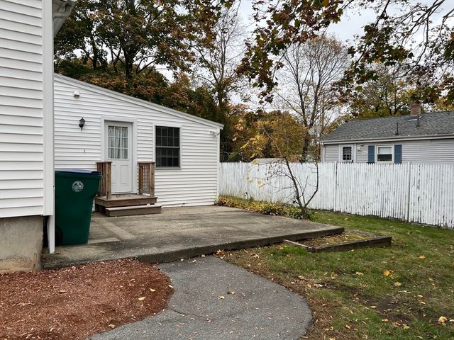 4 Glenmere St, Lowell, MA 01852