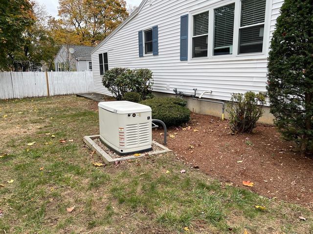 4 Glenmere St, Lowell, MA 01852